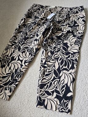 NWT Laura Plus Pull-On Slim Leg Pants Size 22 (3X) Black Beige Floral